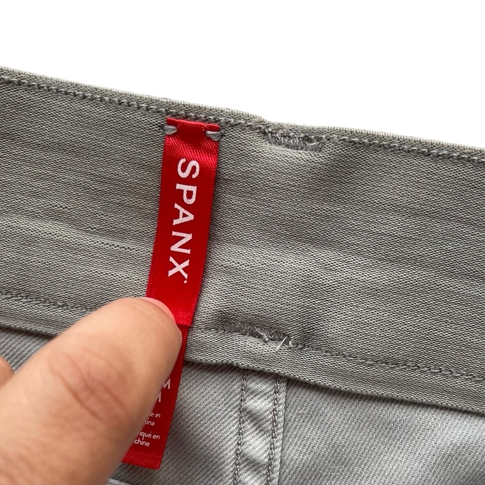 SPANX Gray Cargo Shorts Stretchy Casual Size M - Picture 4 of 10